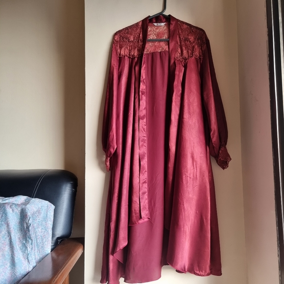 Montagut Women Silk Kimono. - Picture 5 of 10